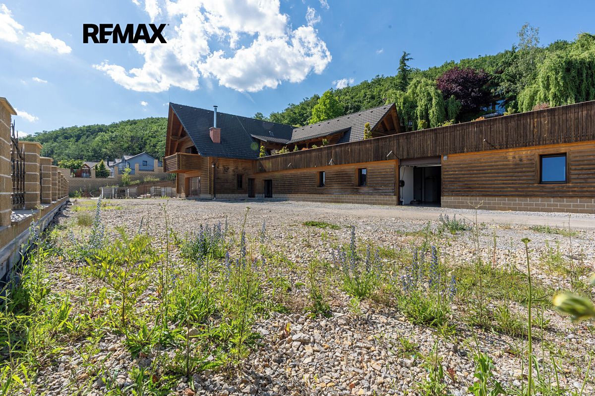 Prodej vily 708 m², pozemek 1910 m²